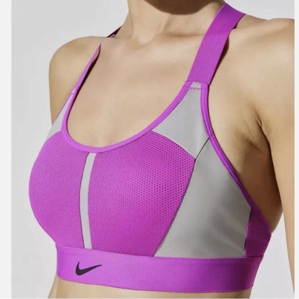 Nike reflective swoosh city ready sports bra medium support size Small